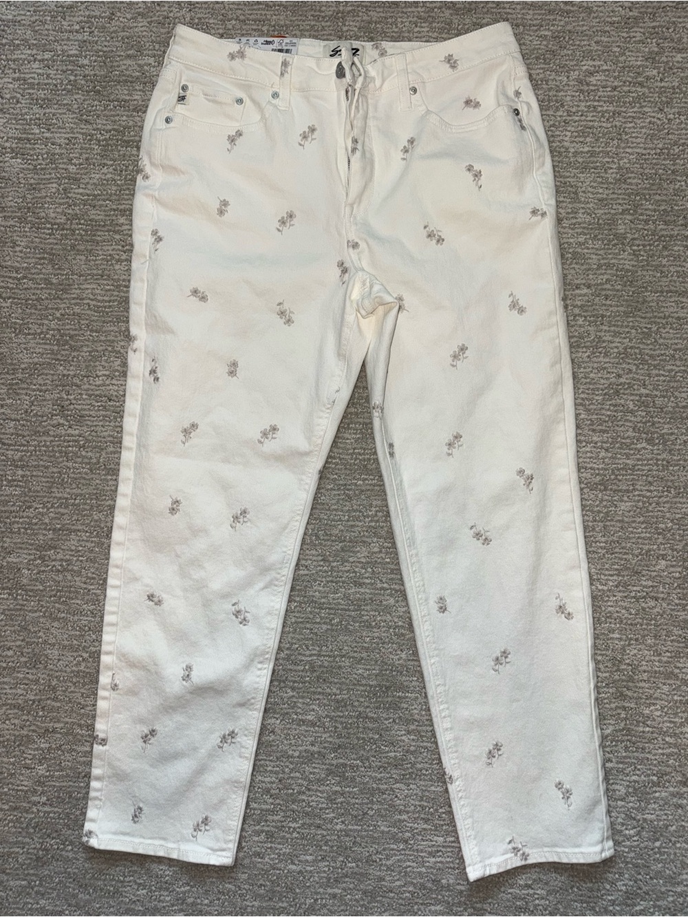 NWT Seven7 Straight-Leg Jeans with Floral Embroidery